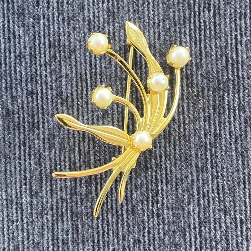 Vintage Faux Pearl Triplet Gold Tone Brooch Pin